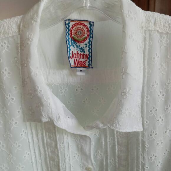 JOHNNY WAS White Embroidered Eyelet Tunic Top SZ M Adjustable Sleeves Pintuck - Picture 4 of 11
